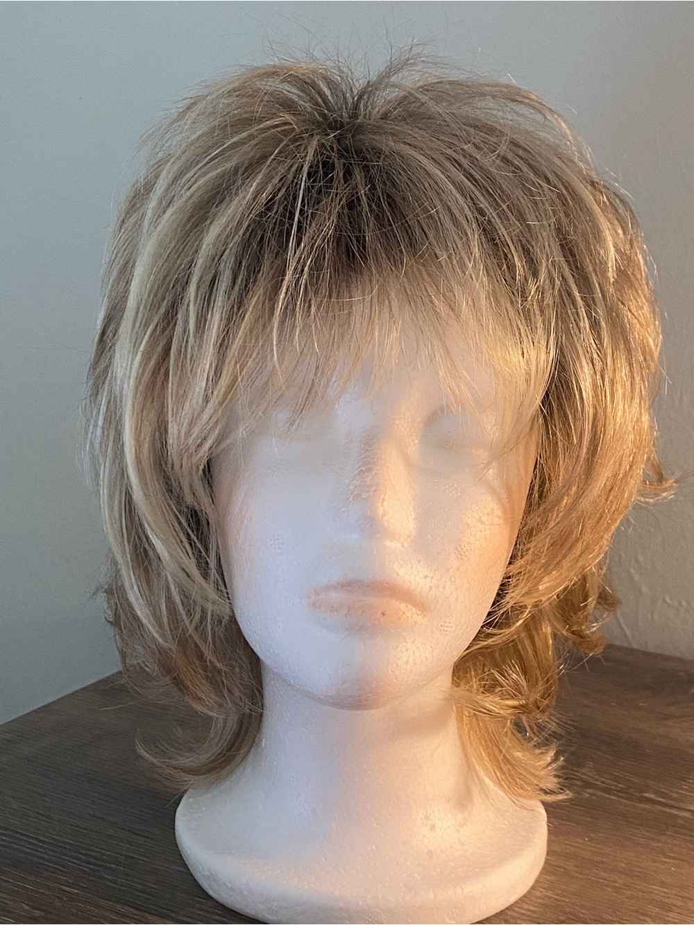 Trendsetter by Raquel Welch. Short Layered Wig in Light Blonde.